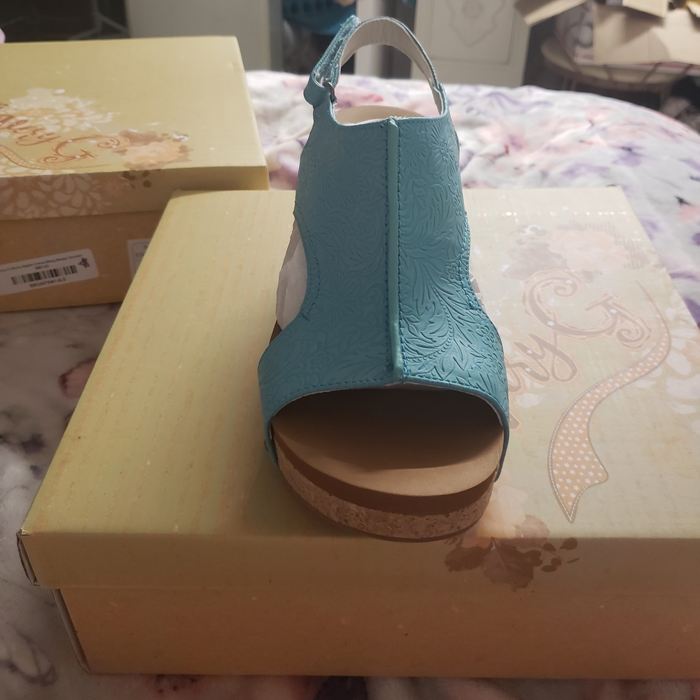 Very G Teal Wedges - Picture 2 of 2